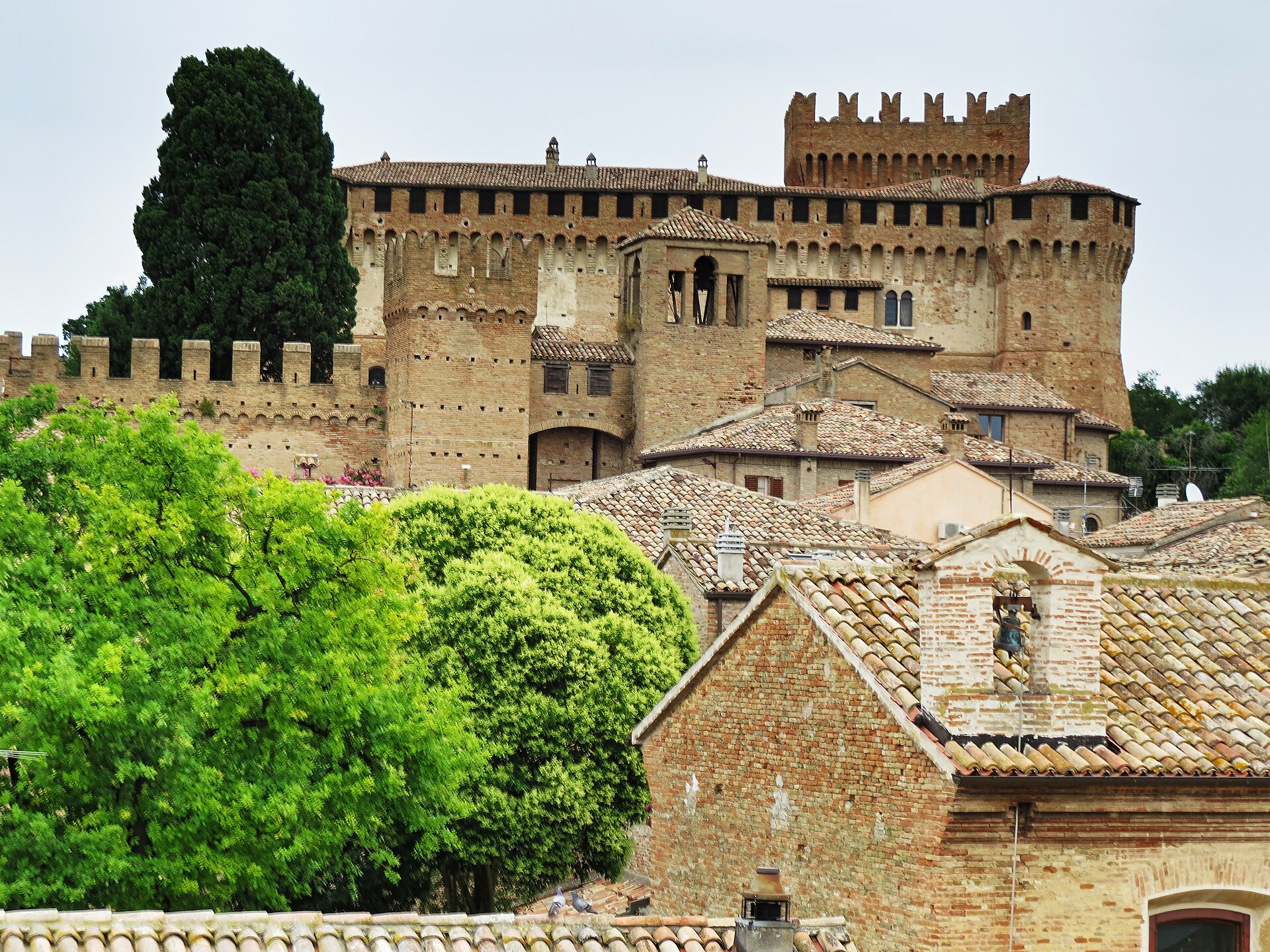 Halloween 2026 nelle Marche: Gradara, eventi e idee di viaggio