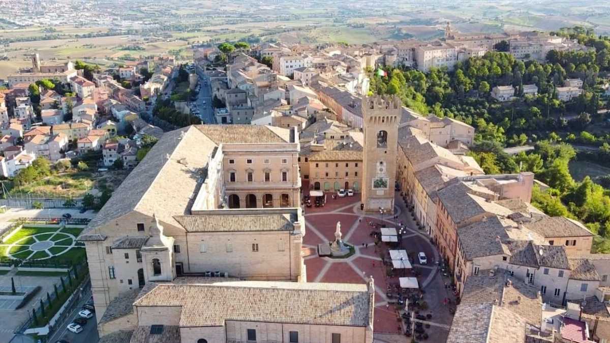 Un Indimenticabile Itinerario di 7 Giorni a Recanati e Dintorni