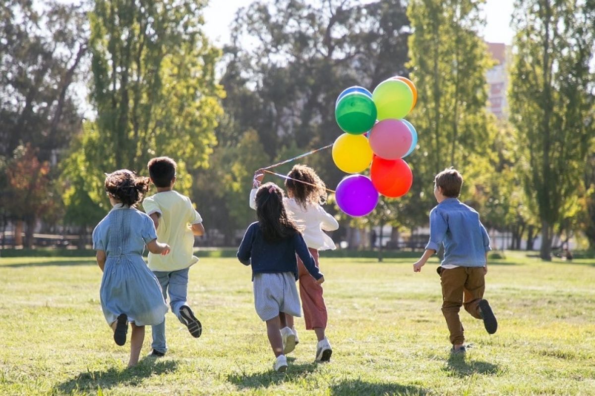 Bambini che giocano in un parco di Civitanova Marche