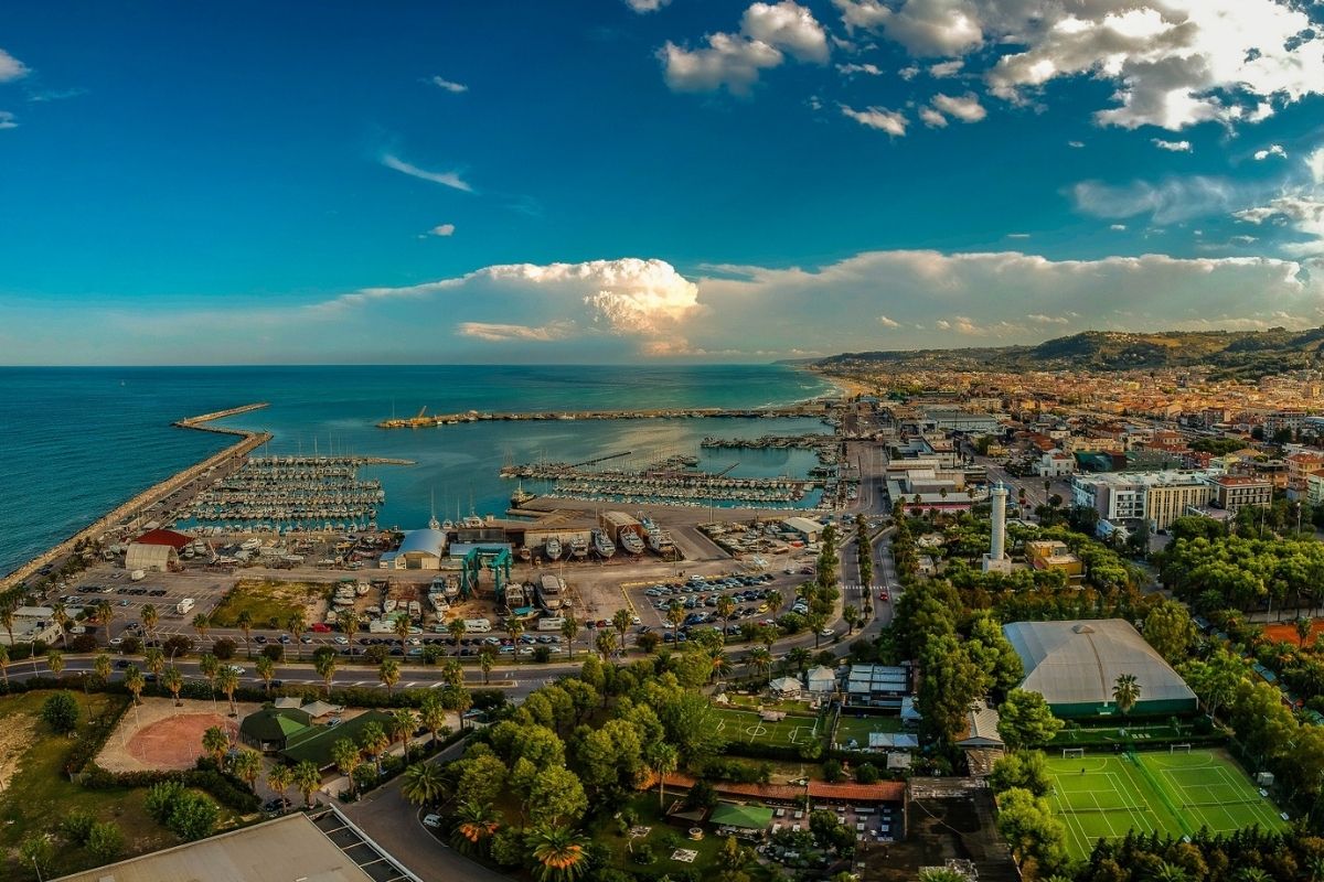 Vista panoramica di San Benedetto del Tronto, mare e città
