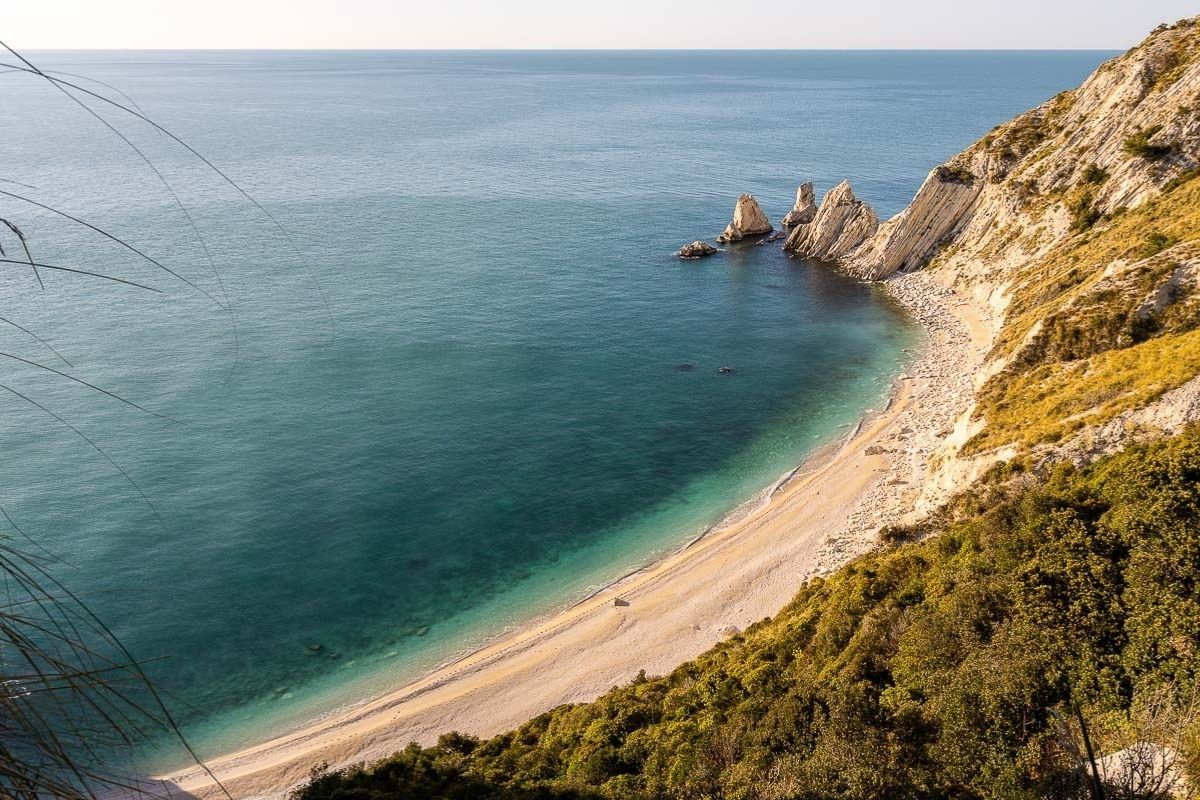 Panorama di Sirolo con il mare e le spiagge delle Due Sorelle