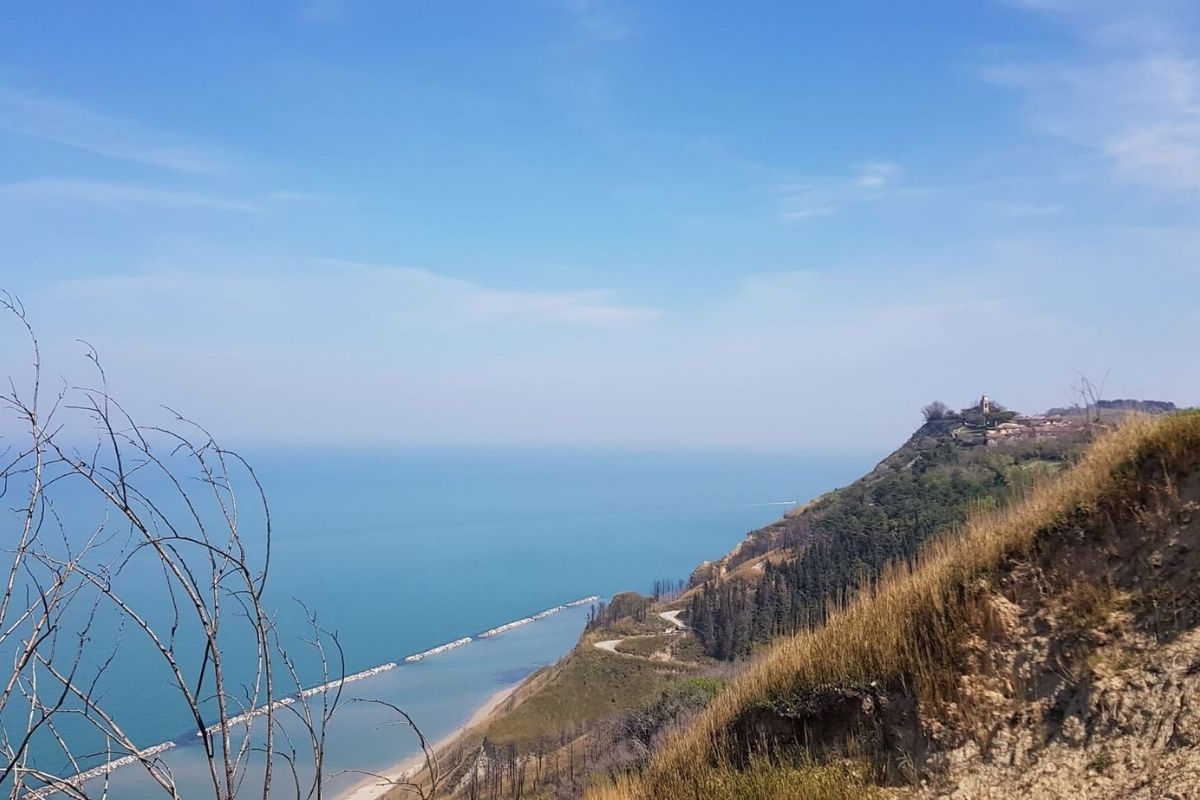 Escursione panoramica sul Monte San Bartolo con vista sull'Adriatico