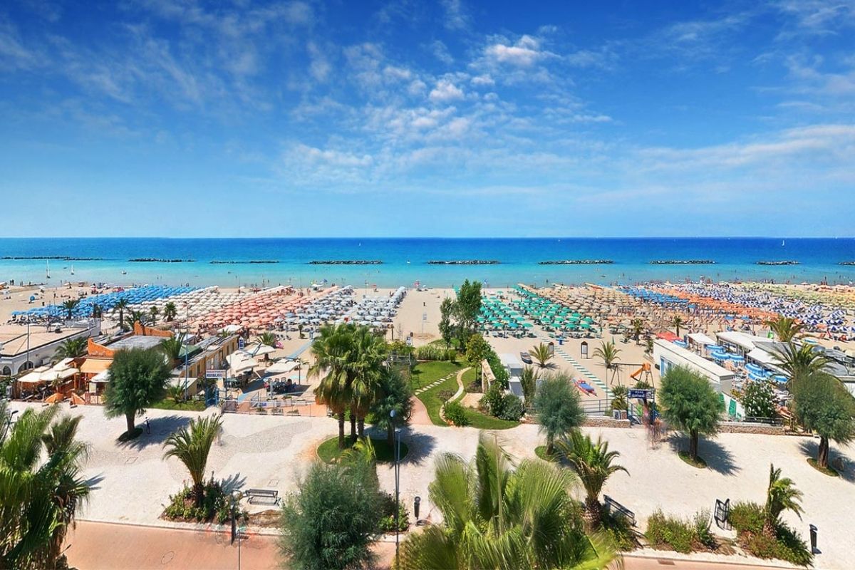 Vista panoramica delle spiagge di San Benedetto del Tronto e del lungomare